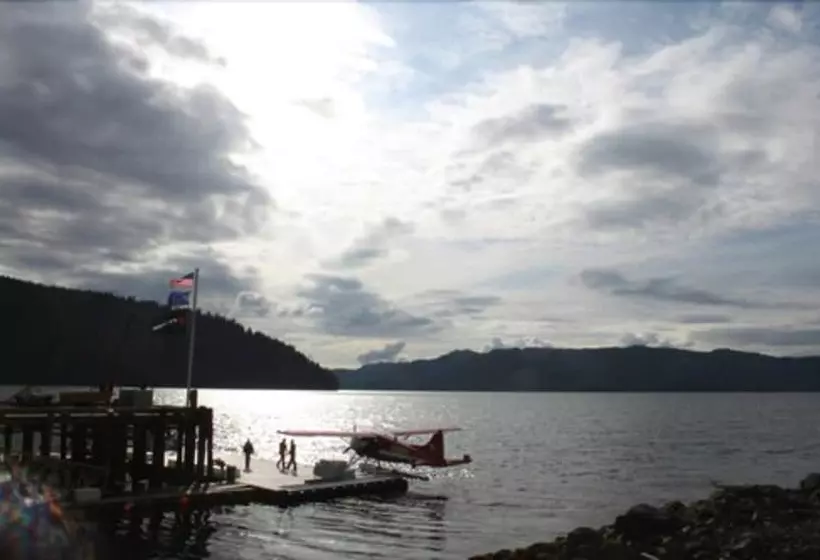 Hotelli Waterfall Resort