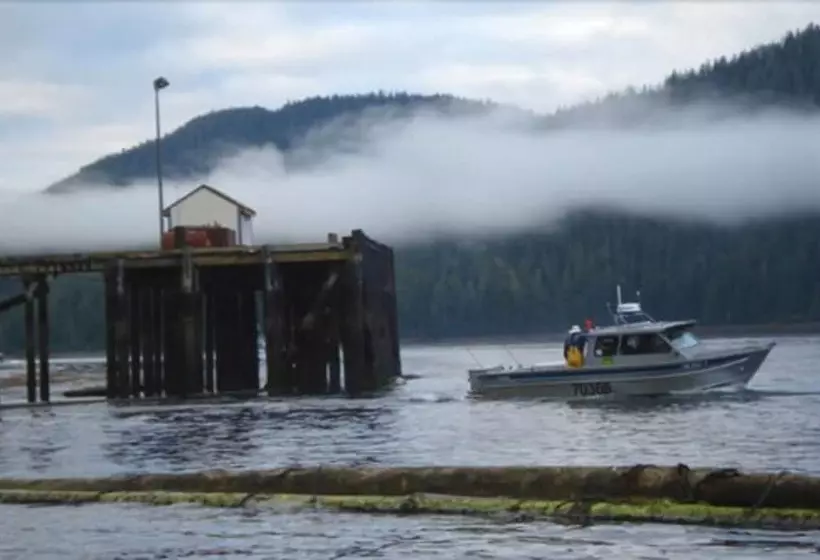 Hotelli Waterfall Resort