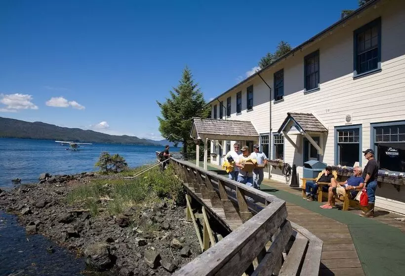 Hotelli Waterfall Resort