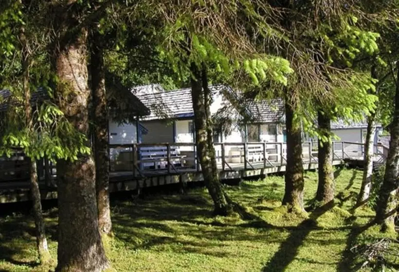 Hotelli Waterfall Resort