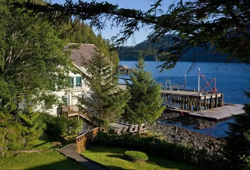 Hotelli Waterfall Resort