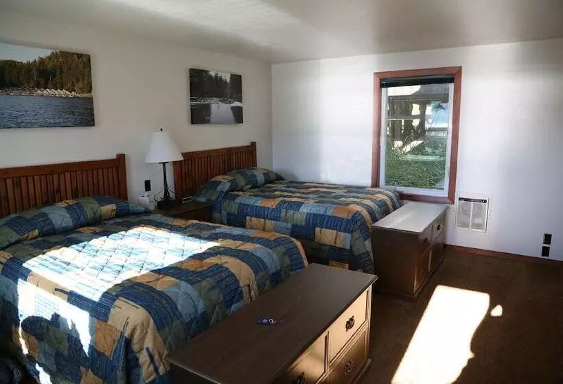 Hotelli Waterfall Resort