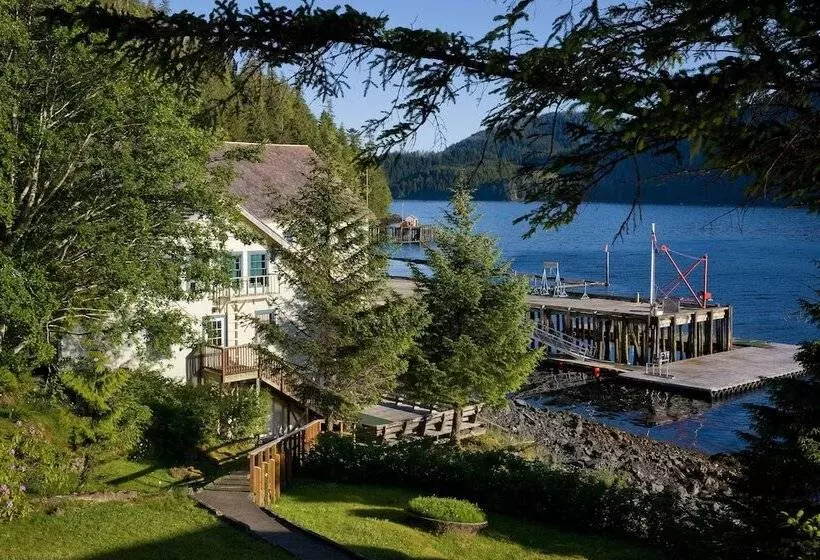 Hotelli Waterfall Resort