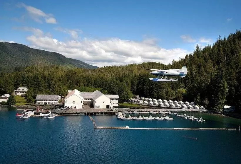 Hotelli Waterfall Resort