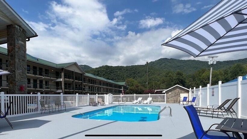 모텔 Cherokee Lodge