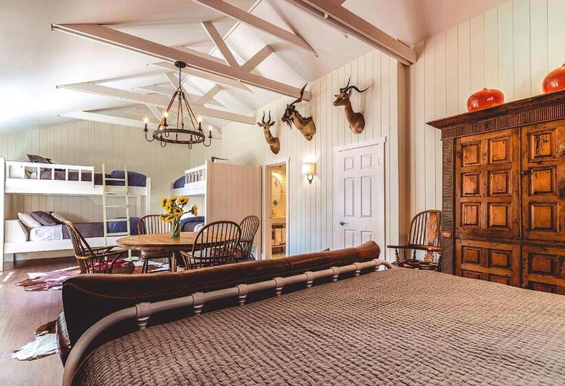 モーテル Stables Inn