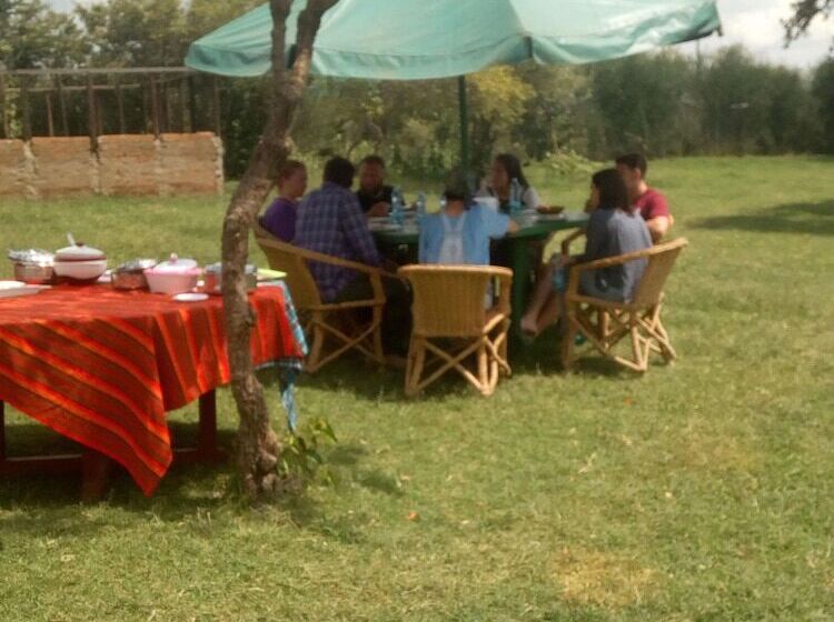 پانسیون Leruk Guest House