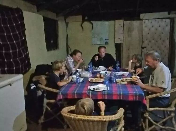 پانسیون Leruk Guest House