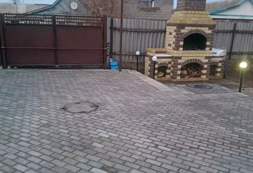 Majatalo V Gostyakh U Baby Poli