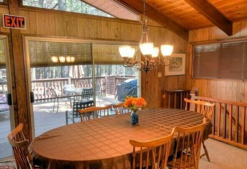 Scenic Wonders Papa Bear Cabin 3 Bedroom