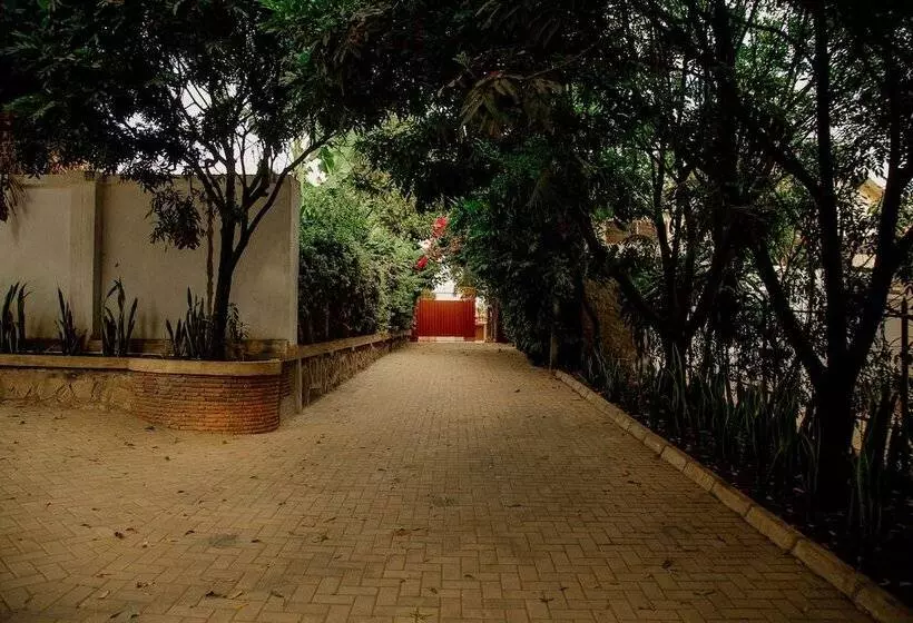 هتل Bamboo Village