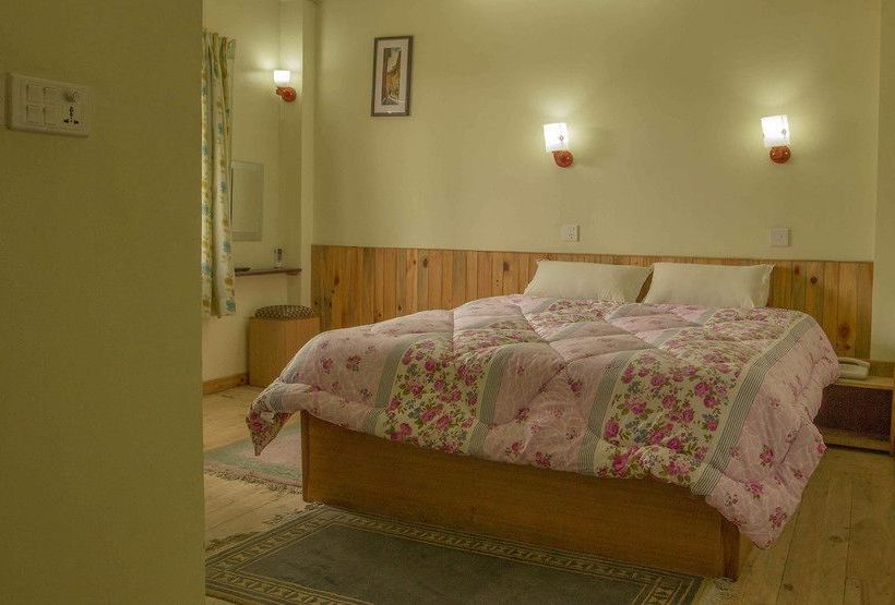 هتل Impala Garden