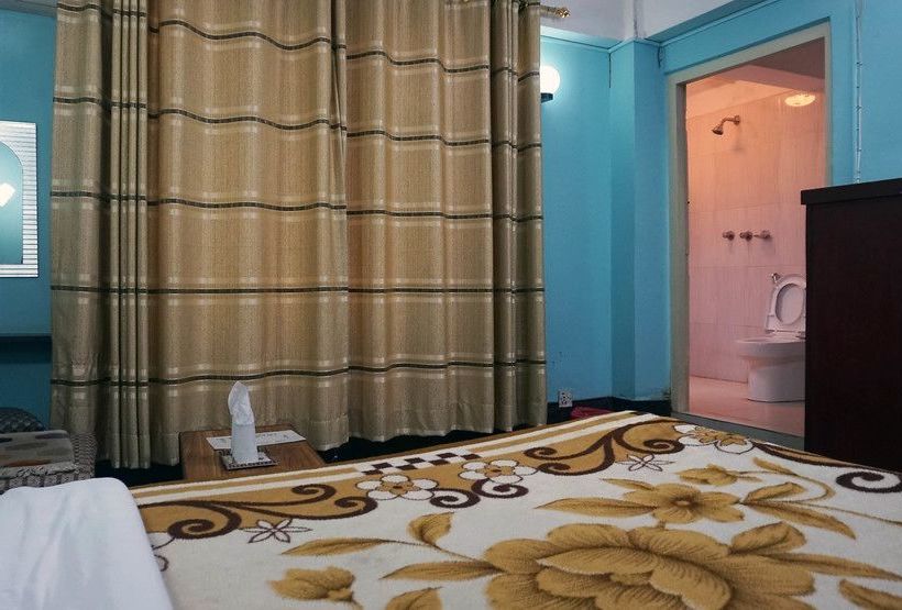 هتل Impala Garden