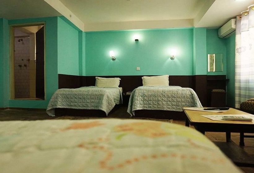 هتل Impala Garden