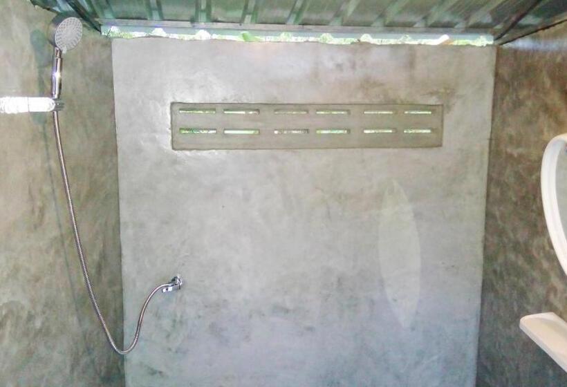 בית מלון כפרי Koh Mook Hostel