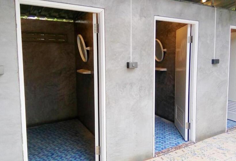 בית מלון כפרי Koh Mook Hostel