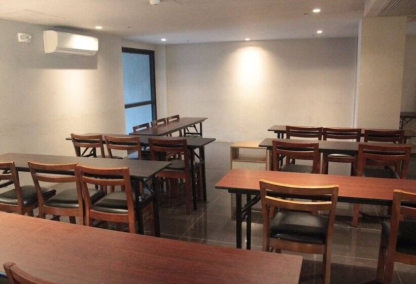 בית מלון כפרי Privato Quezon City