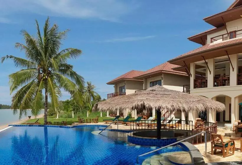 هتل Sara Beachfront Boutique Resort