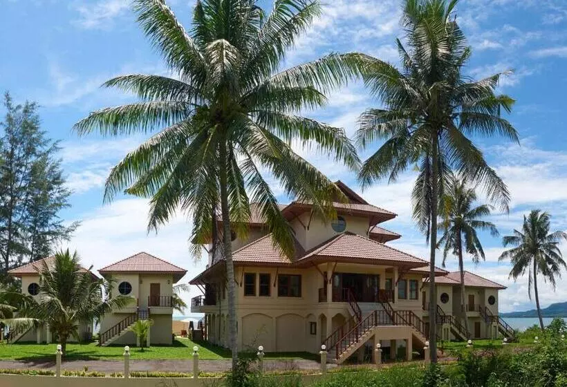 هتل Sara Beachfront Boutique Resort