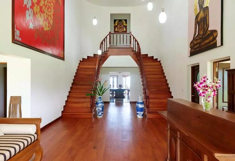 هتل Sara Beachfront Boutique Resort