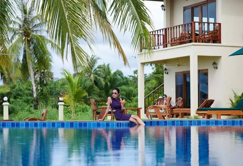 هتل Sara Beachfront Boutique Resort