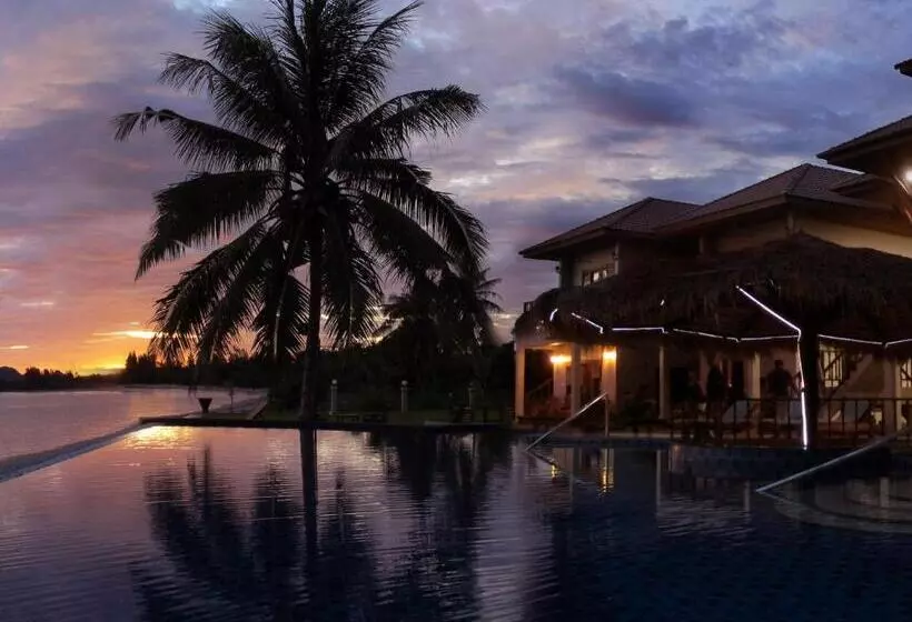 هتل Sara Beachfront Boutique Resort