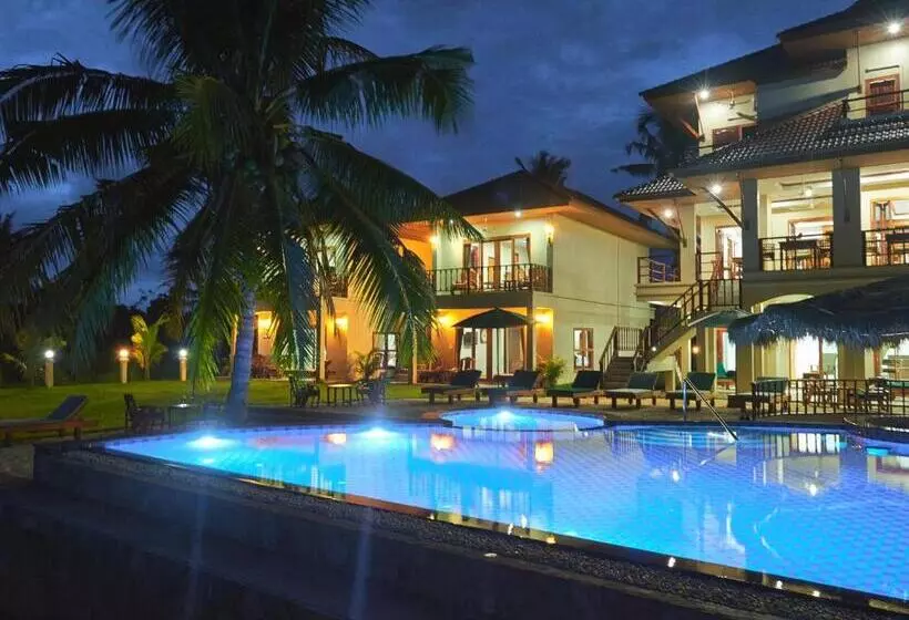 هتل Sara Beachfront Boutique Resort