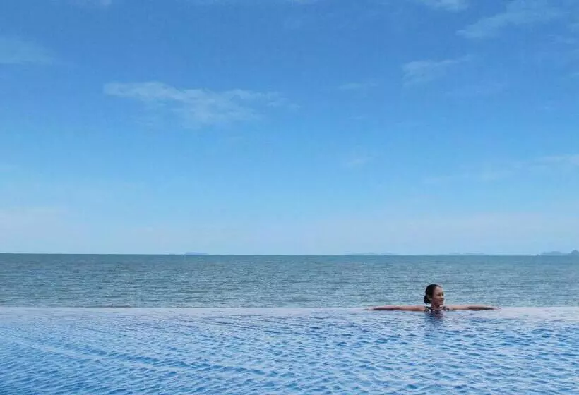 هتل Sara Beachfront Boutique Resort