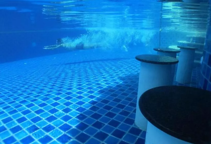 هتل Sara Beachfront Boutique Resort