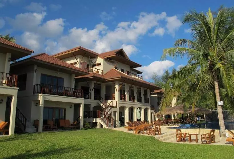 هتل Sara Beachfront Boutique Resort