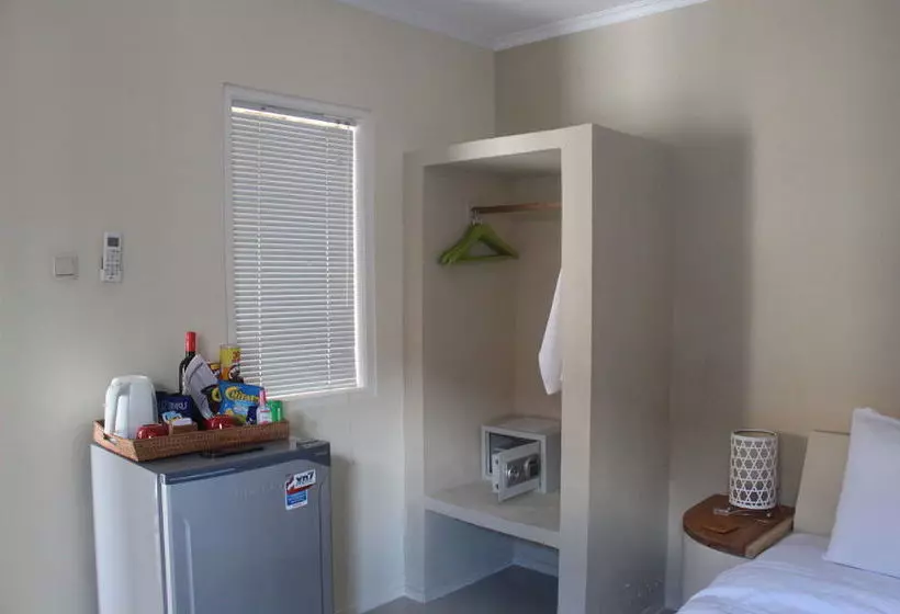 Hotell Scallywags Beach Club