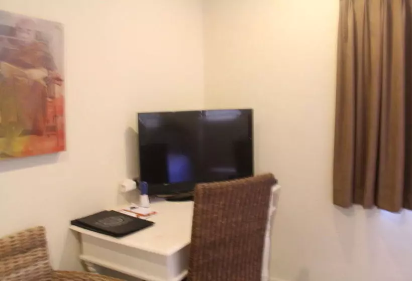 Hotell Scallywags Beach Club