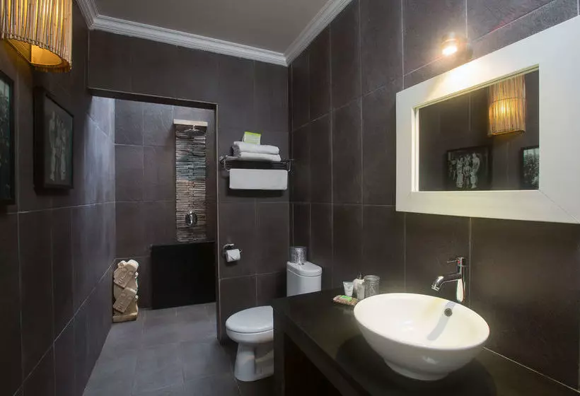 Hotell Scallywags Beach Club