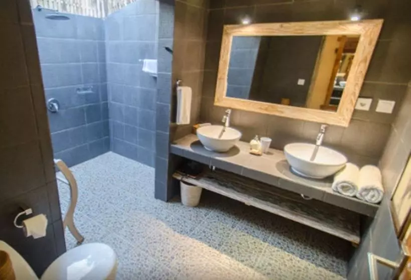 Hotell Scallywags Beach Club