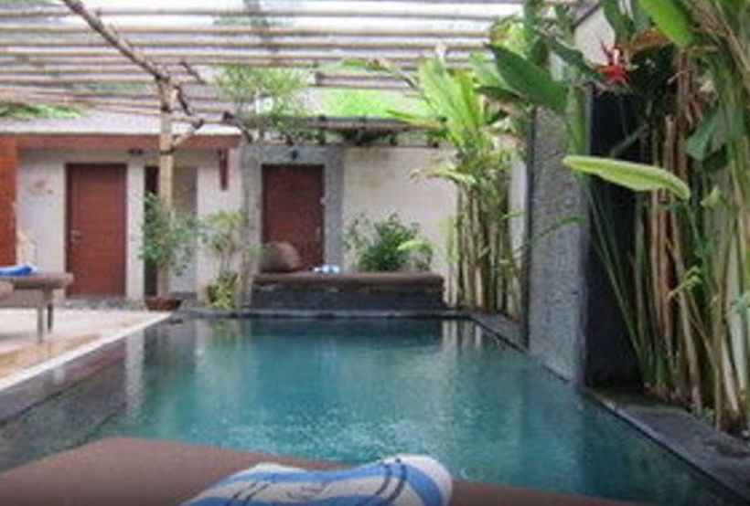 ホテル Scallywags Beach Club