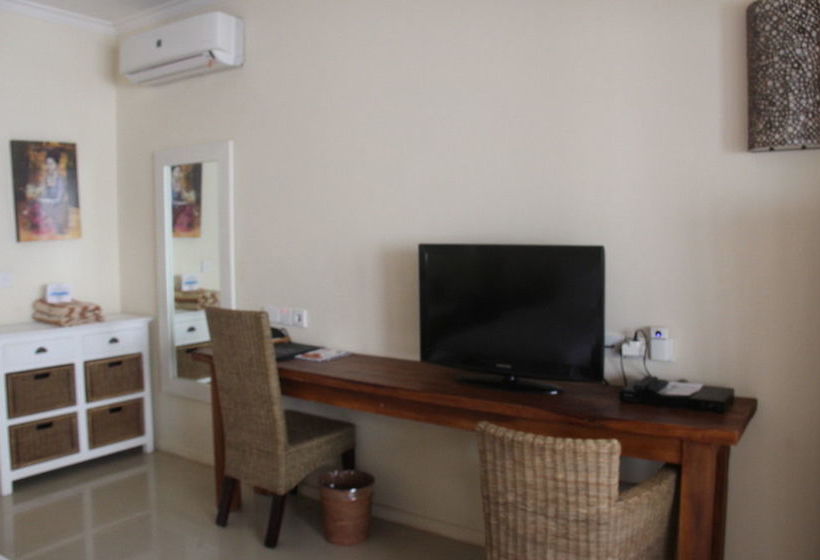 ホテル Scallywags Beach Club