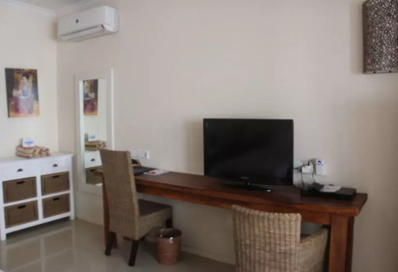 Hotell Scallywags Beach Club