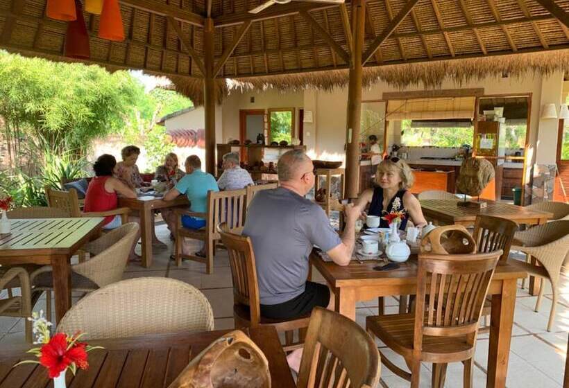 Отель Sunia Loka