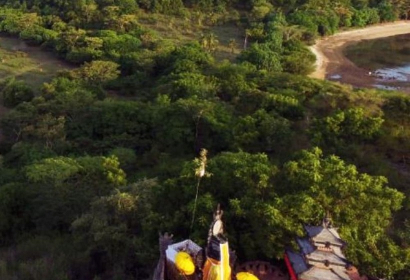 Отель Sunia Loka