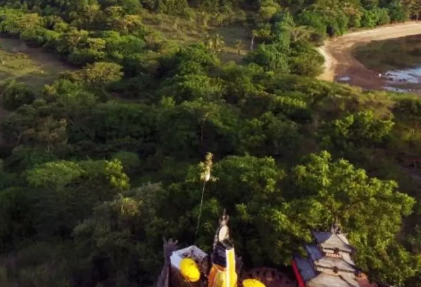 Отель Sunia Loka