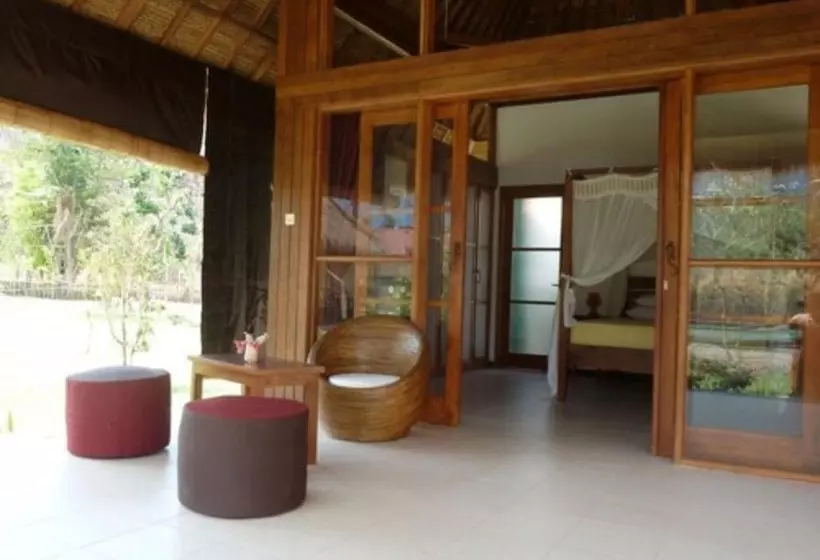 Отель Sunia Loka