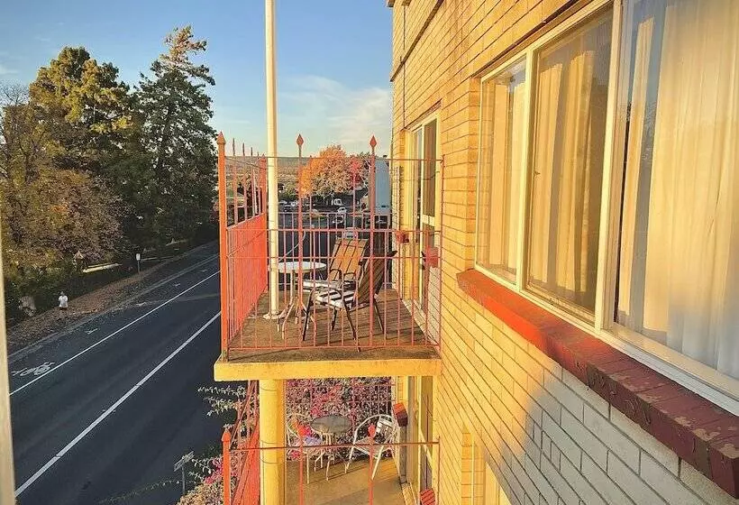 Parklane Motel