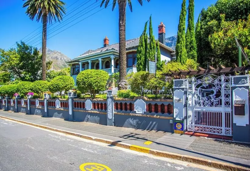 Pensió Cape Riviera Guesthouse