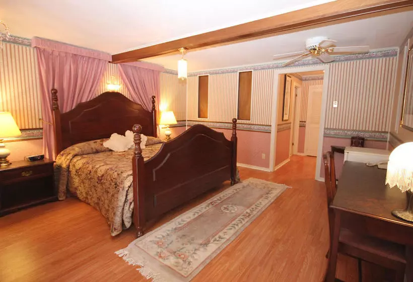 پانسیون Tara Manor Inn