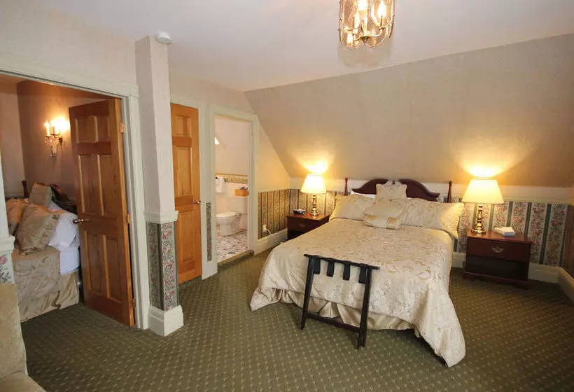 پانسیون Tara Manor Inn