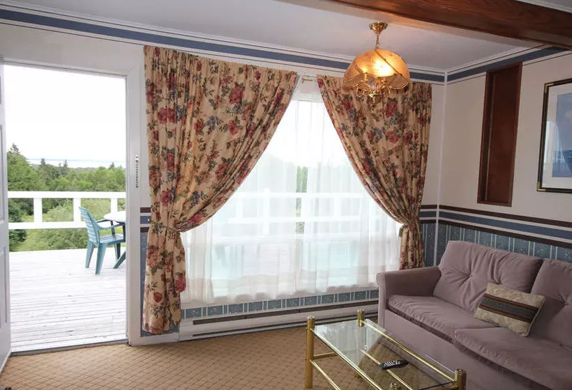 پانسیون Tara Manor Inn