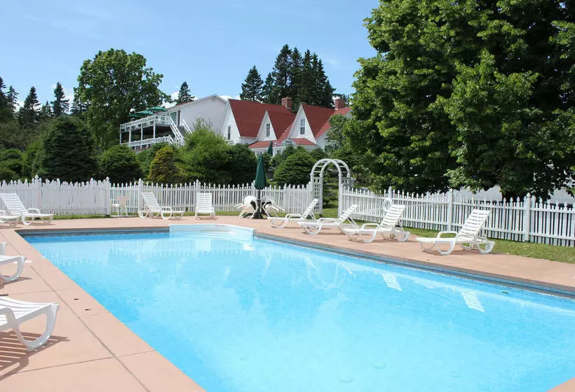 پانسیون Tara Manor Inn