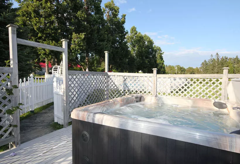 پانسیون Tara Manor Inn