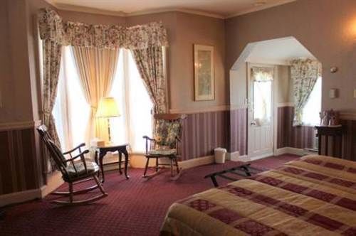 پانسیون Tara Manor Inn