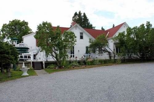 پانسیون Tara Manor Inn